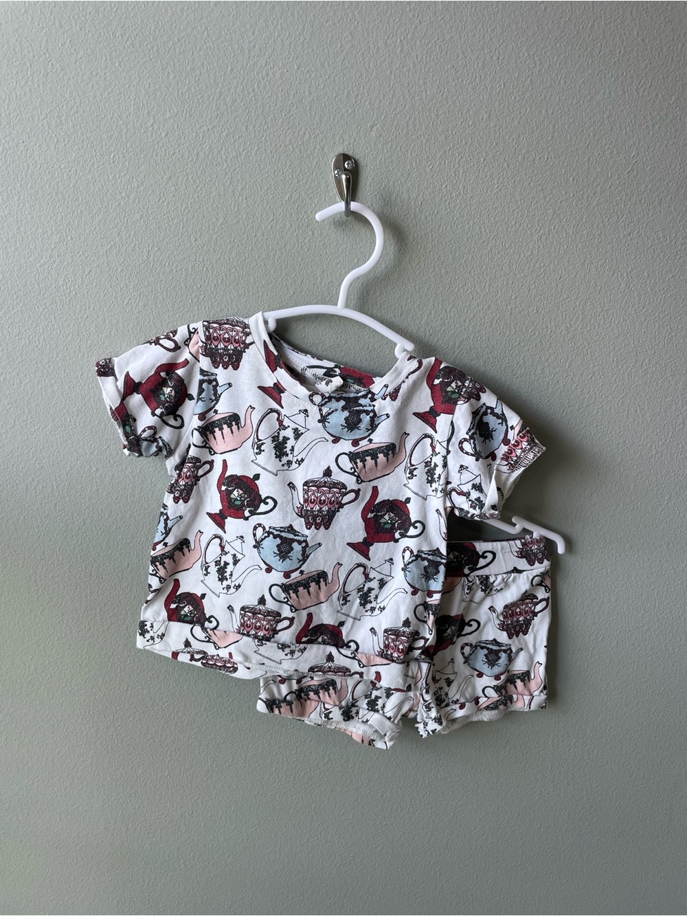 Kate Quinn Colorful Teapots and Tea Cups Organic Cotton 2 Piece Set